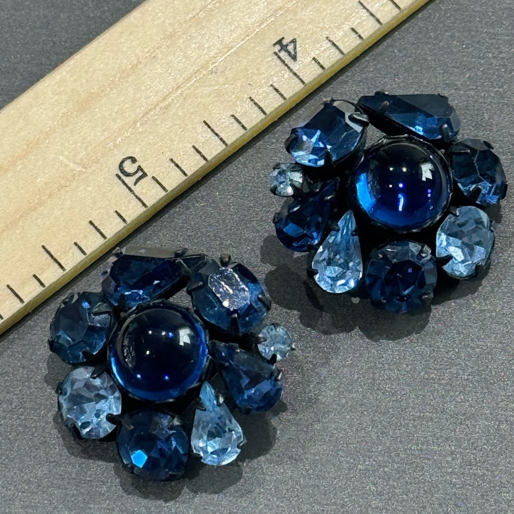 Regency Vintage Blue Rhinestone Japanned Clip Earrings. - Picture 6 of 7